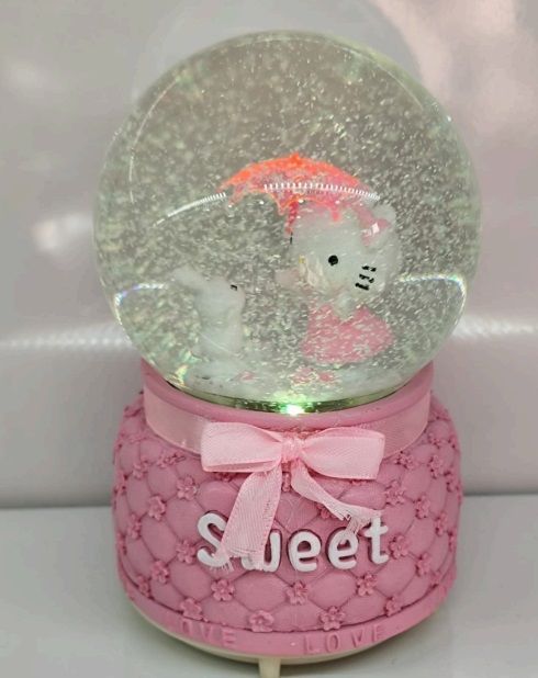 Pembe Kedi Ve Minik Tavşan Püskürtmeli Müzikli Cam Kar Küresi