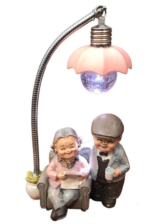 Polyester Kahve İçen Kitap Okuyan Yaşlı Nine ve Dede Biblosu Masa Lambası