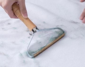 Ahşap Evcil Hayvan Koltuk Kumaş Tüy ve Tiftik Temizleme Aparatı